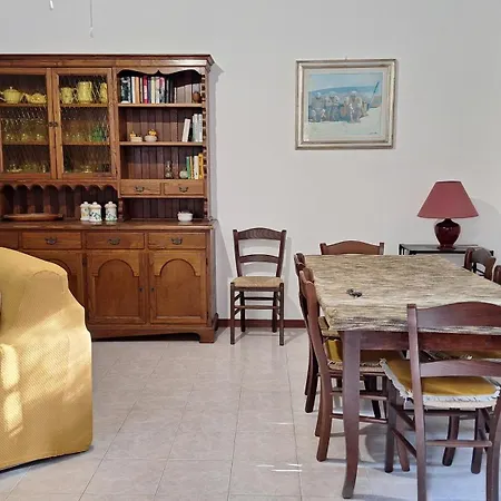 Anna Costa Degli Etruschi *